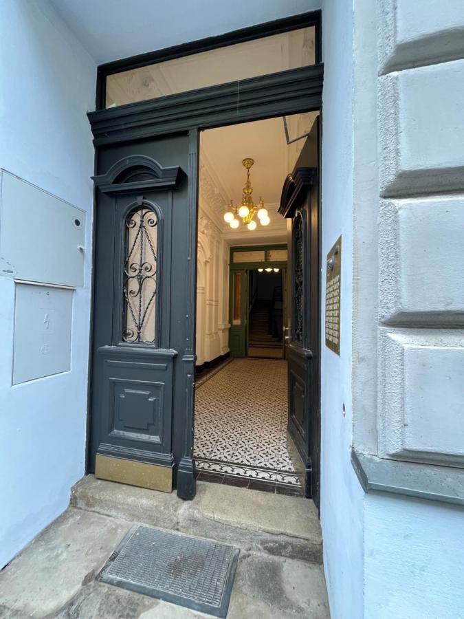 Zentrale Wohlfuehloase Apartment Vienna Exterior photo